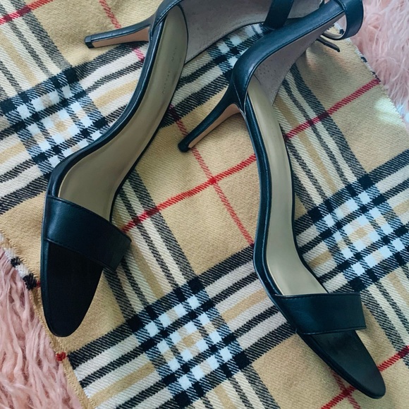 Ann Taylor - Picture 5 of 11